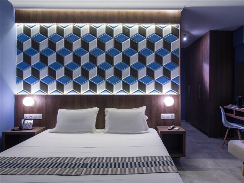 Compass Hotel