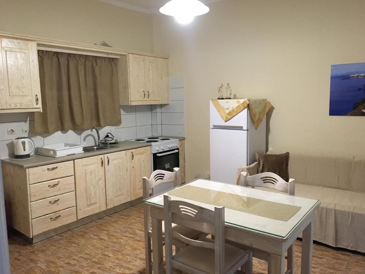 Equanimity Apartment Fira (Santorini)