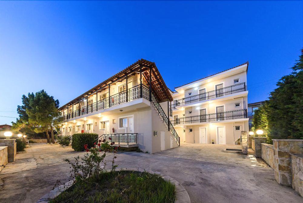 Karras Annex Hotel 3*