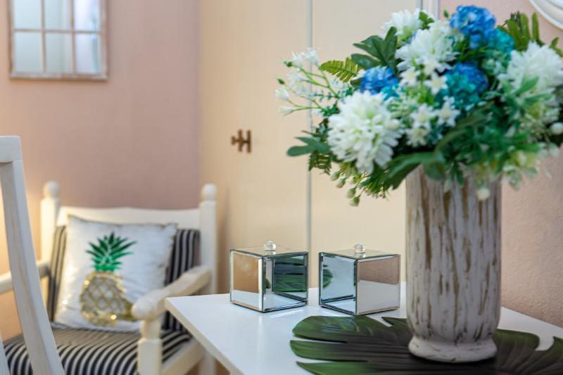 V.a Boutique And * Acharavi (Corfu)