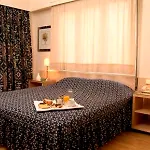 Saronicos Hotel