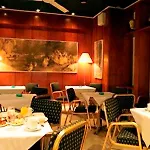 Saronicos Hotel