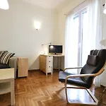 Cozy Apt. With Veranda In Exarcheia