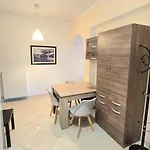 Great View Renovated Apartment Opposite From Metro