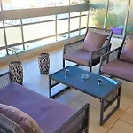 Great View Renovated Apartment Opposite From Metro