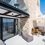 Neoma Luxury Suites