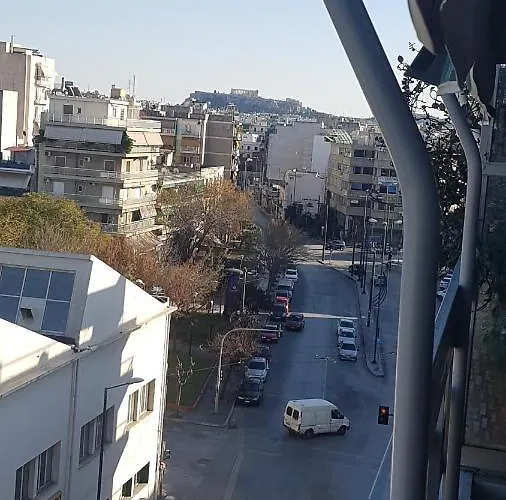 Great View Renovated Apartment Opposite From Metro