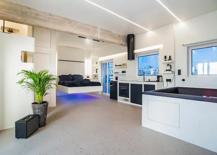 Athenian Noir Blanc Penthouse - Breathtaking View - City Center