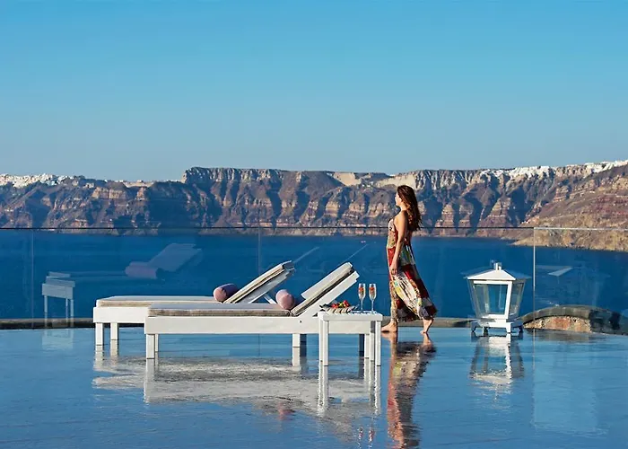 Acroterra Rosa Luxury Suites & Spa