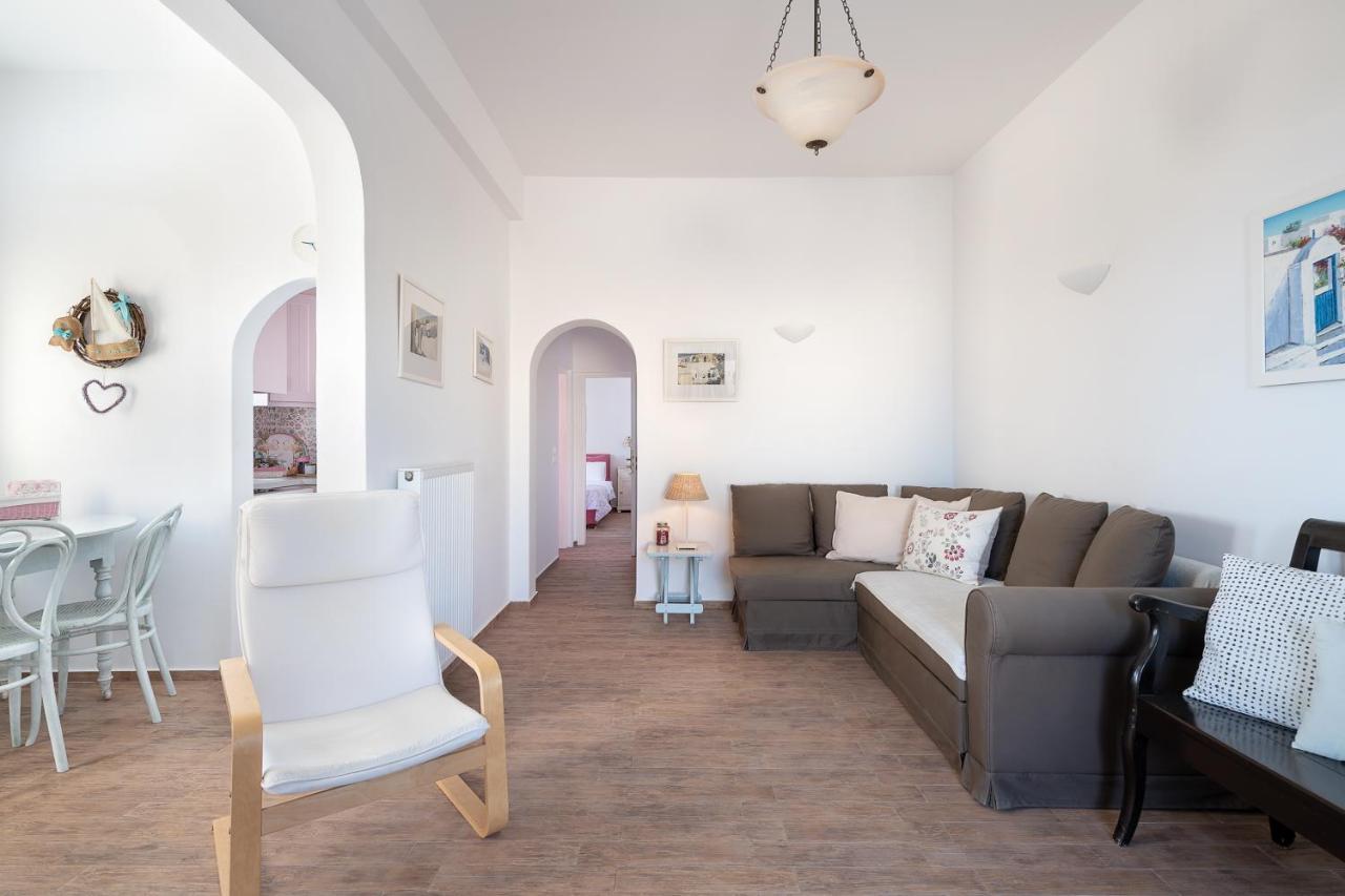 Flora's House & Cave Winery Pyrgos Kallistis