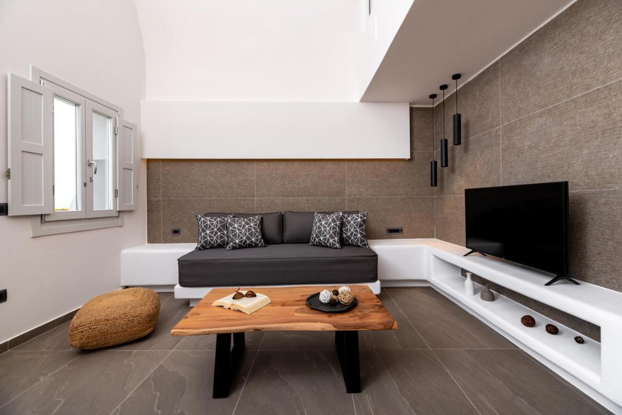 Neoma Luxury Karterados (Santorini)