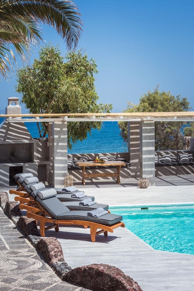 Damma Beachfront Luxury Kamari (Santorini)