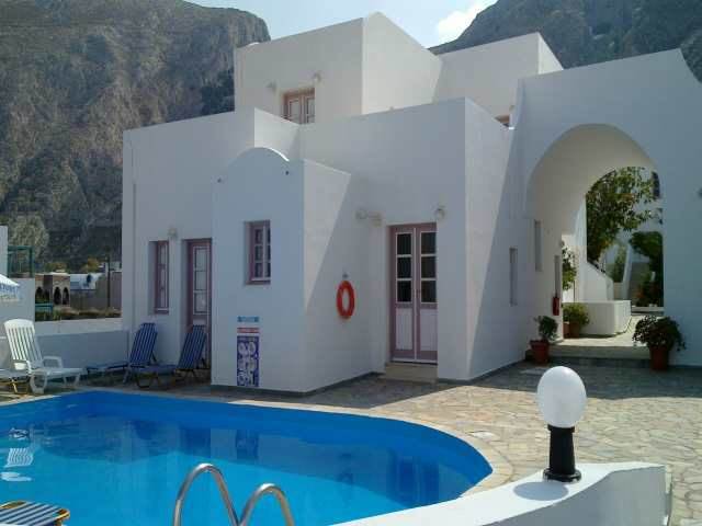Anabel And Kamari (Santorini)