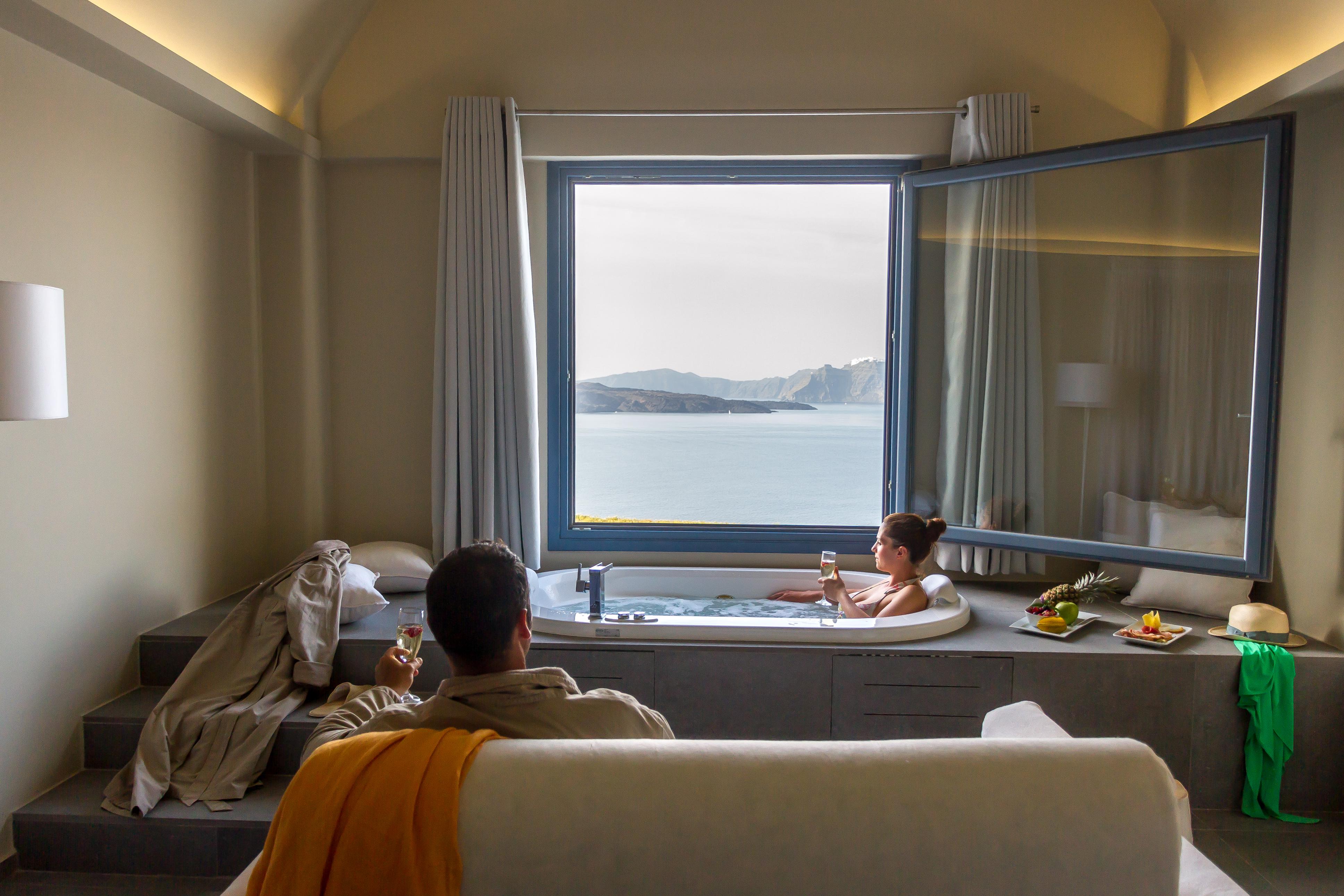 Acroterra Rosa Luxury & Hotel