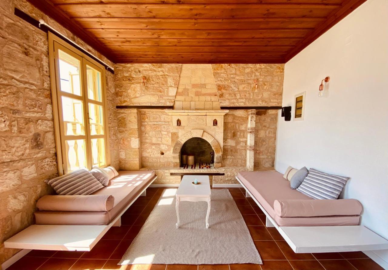To Petrino Apartment Megisti