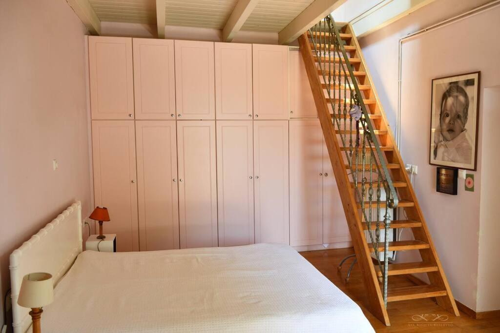 Holiday home At The Foot Of Acropolis. *