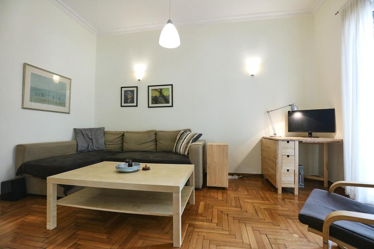 Apartment Cozy Apt. With Veranda In Exarcheia Athens