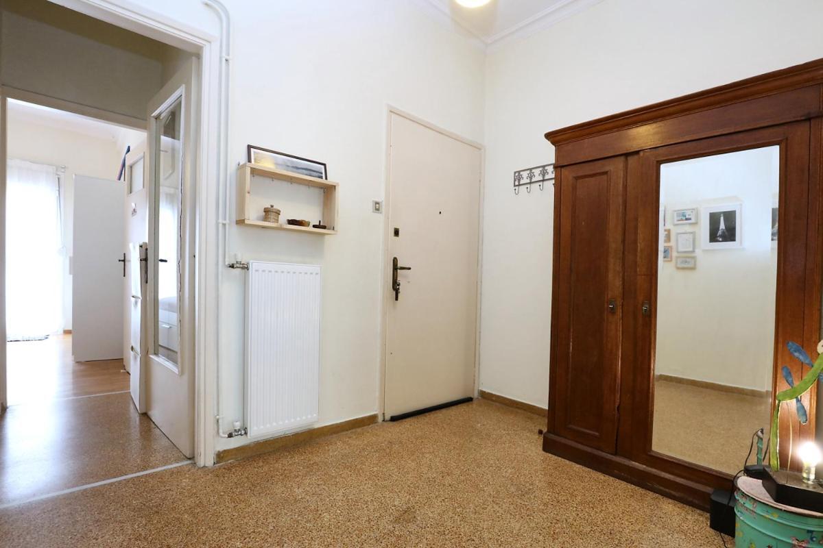 Apartment Cozy Apt. With Veranda In Exarcheia Athens