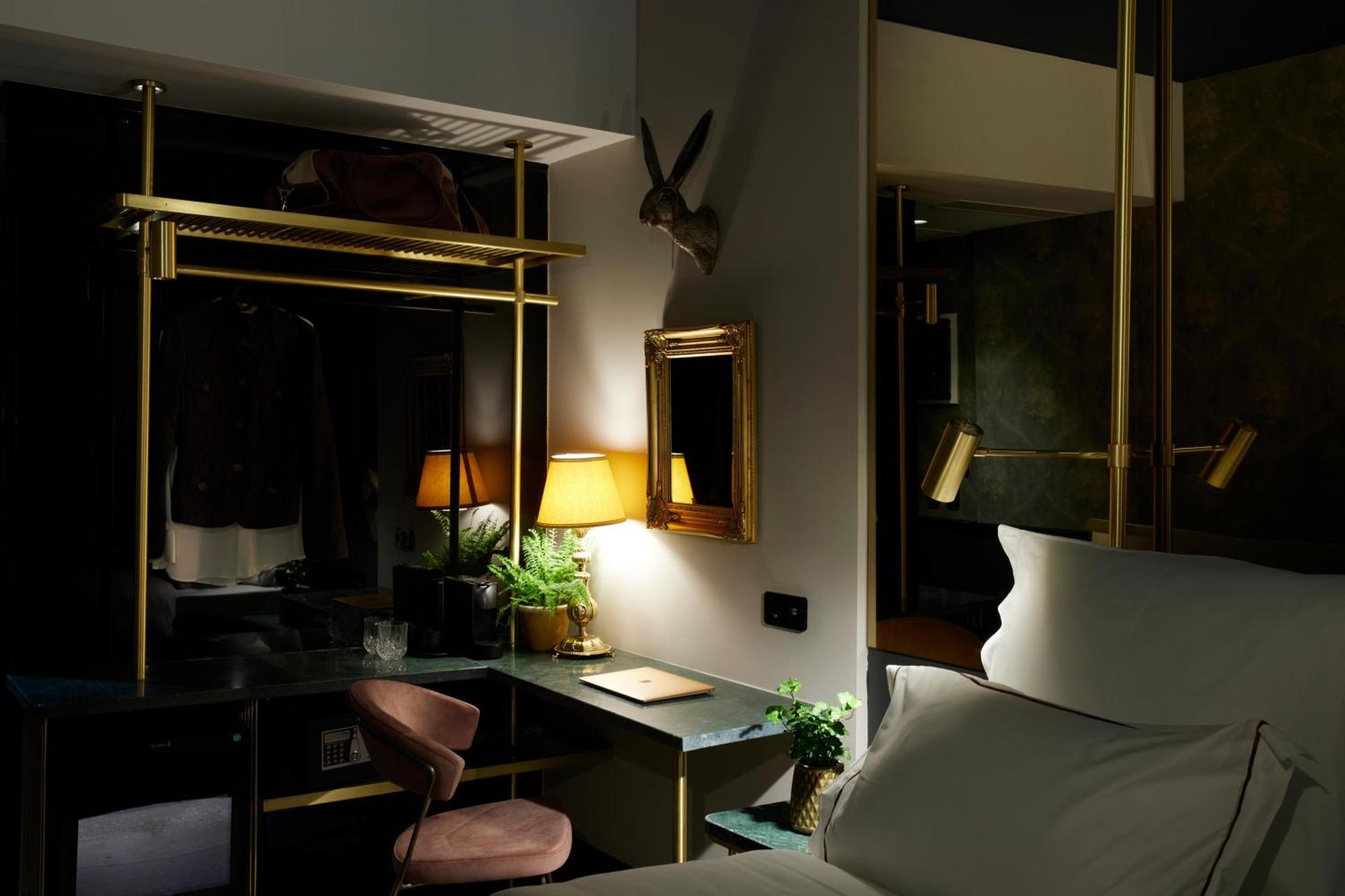 Hotel Skylark, Aluma & Athens