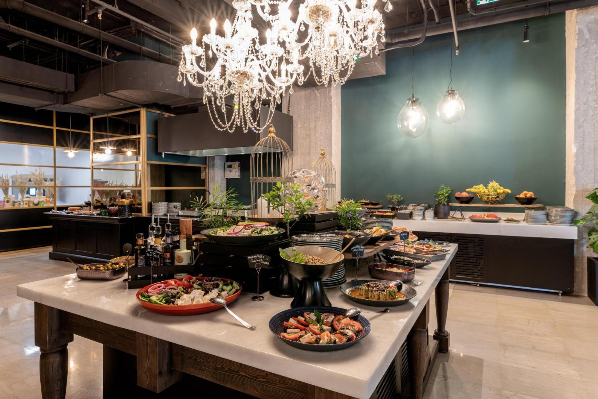 Skylark, Aluma & Hotel Athens
