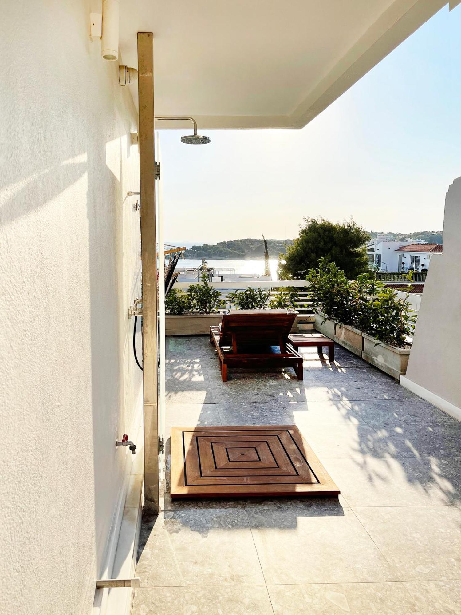 Blue Bay Vouliagmeni Luxury Athens