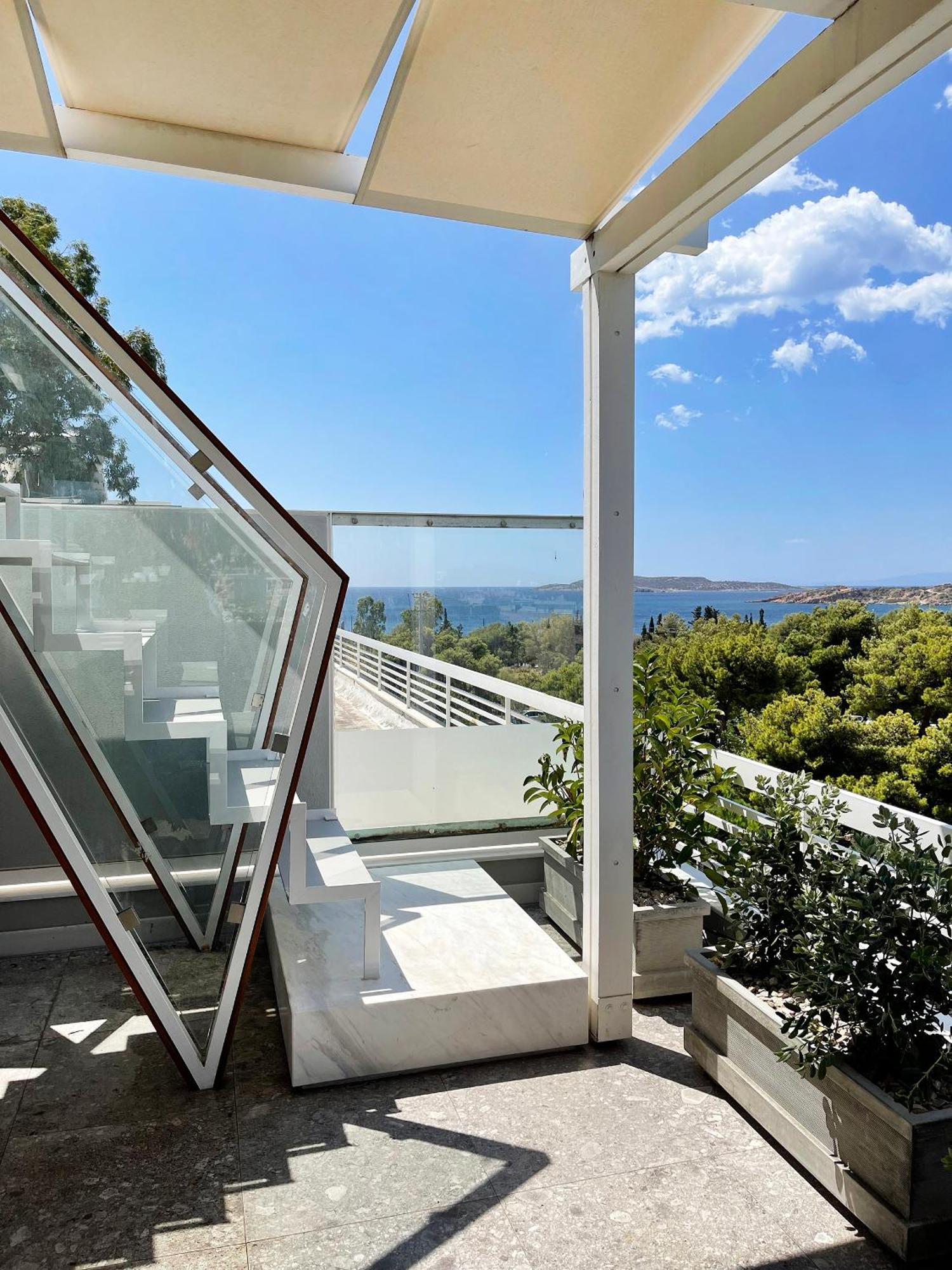 Blue Bay Vouliagmeni Luxury Apartment