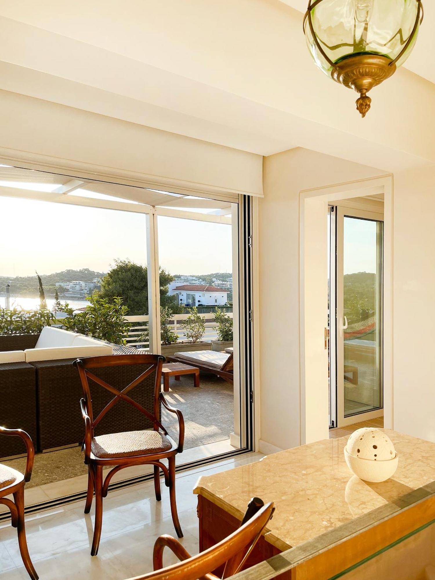 Blue Bay Vouliagmeni Luxury Apartment *
