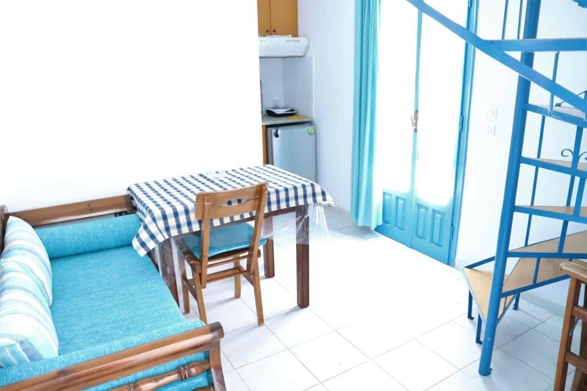 Santorini Seaside Retreat - Flora's Summer Escape *