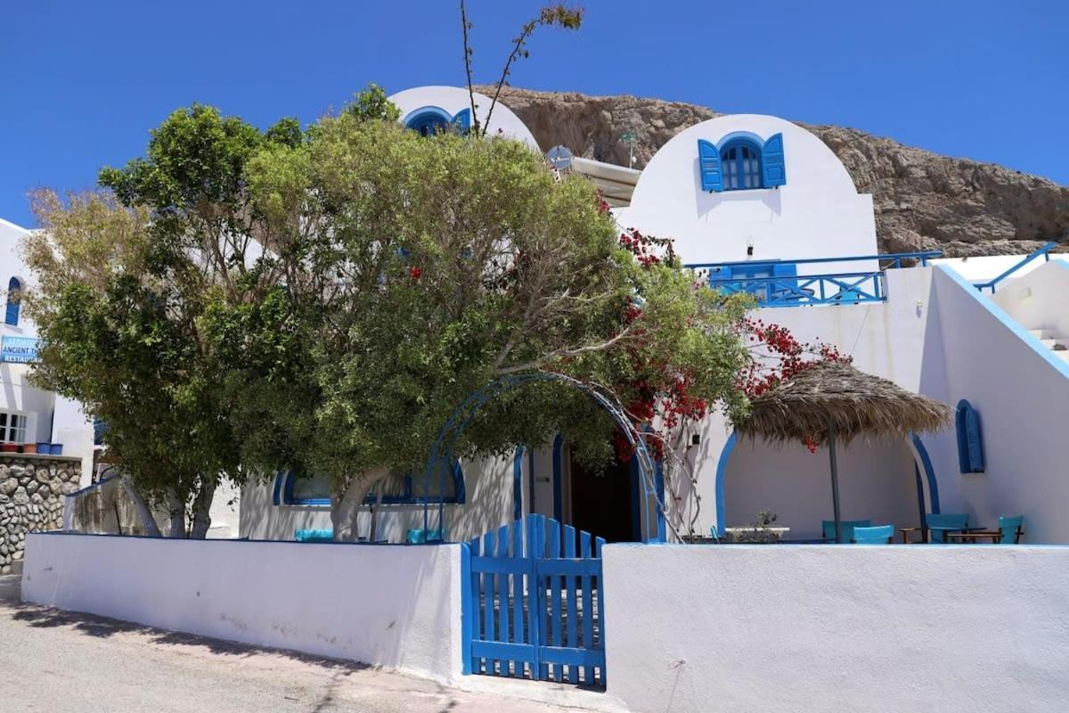 Santorini Seaside Retreat - Flora's Summer Escape *