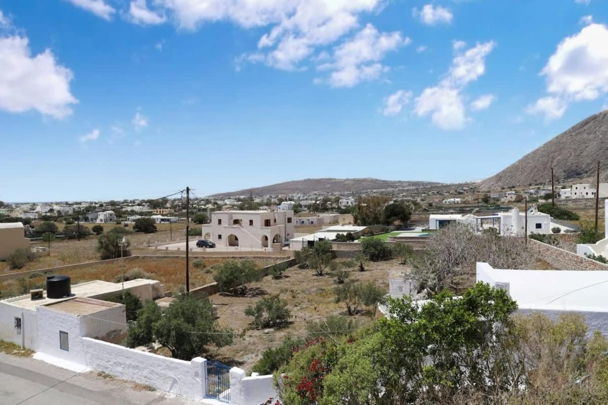 Santorini Seaside Retreat - Flora's Summer Escape