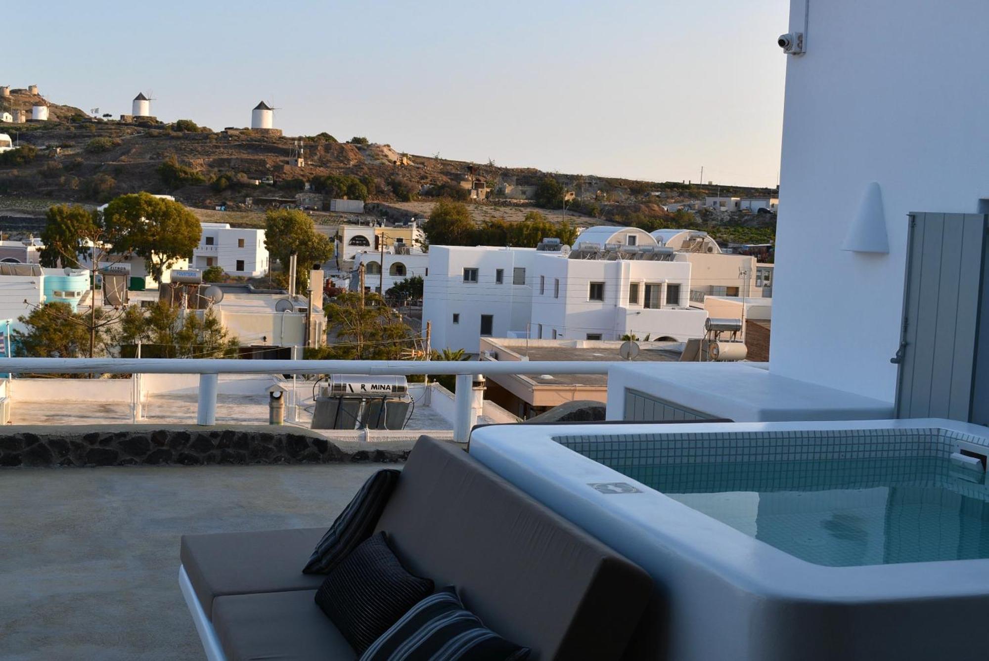 Shades Of White Apartment *