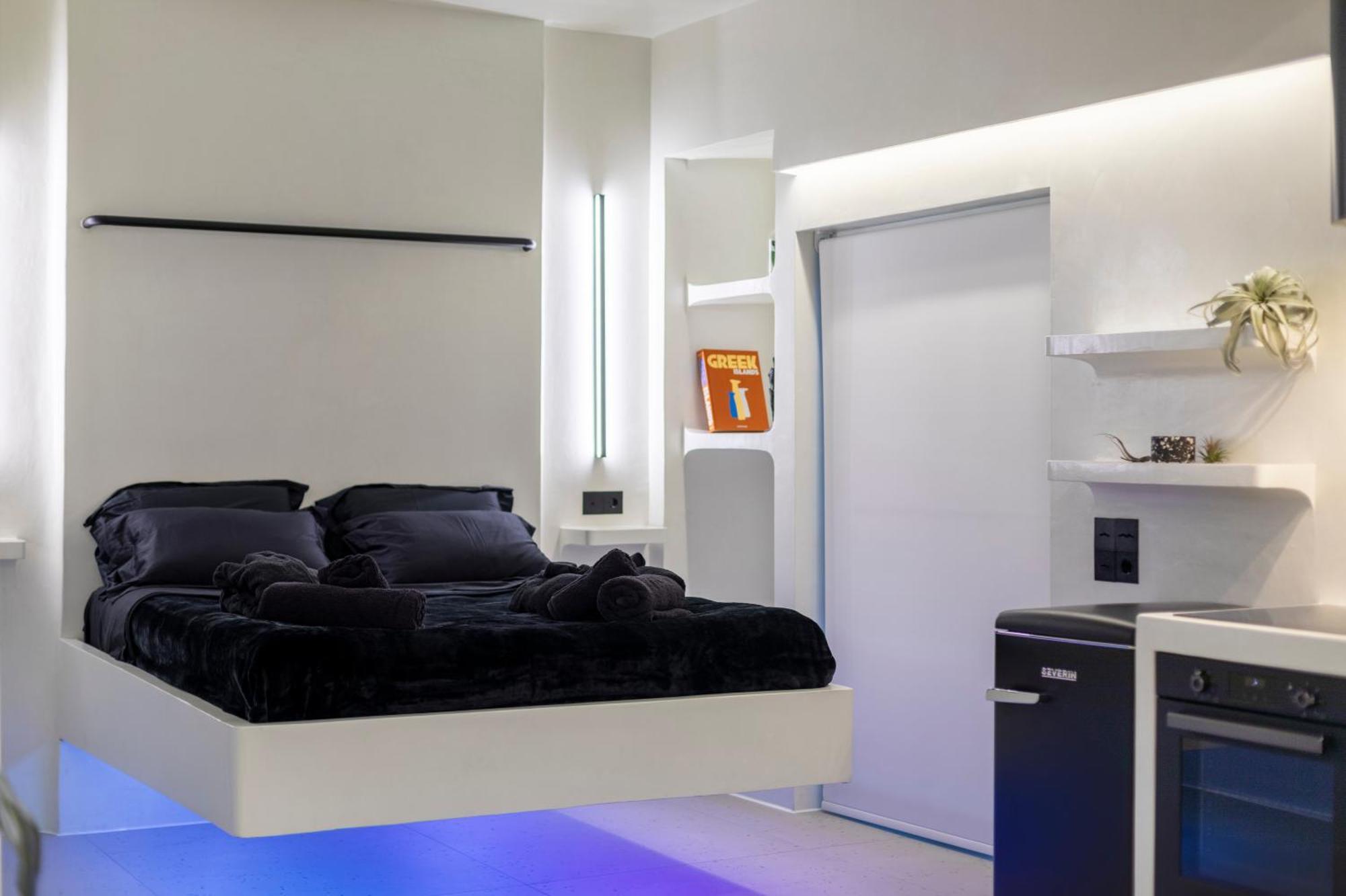 Athenian Noir Blanc Penthouse - Breathtaking View - Center Athens