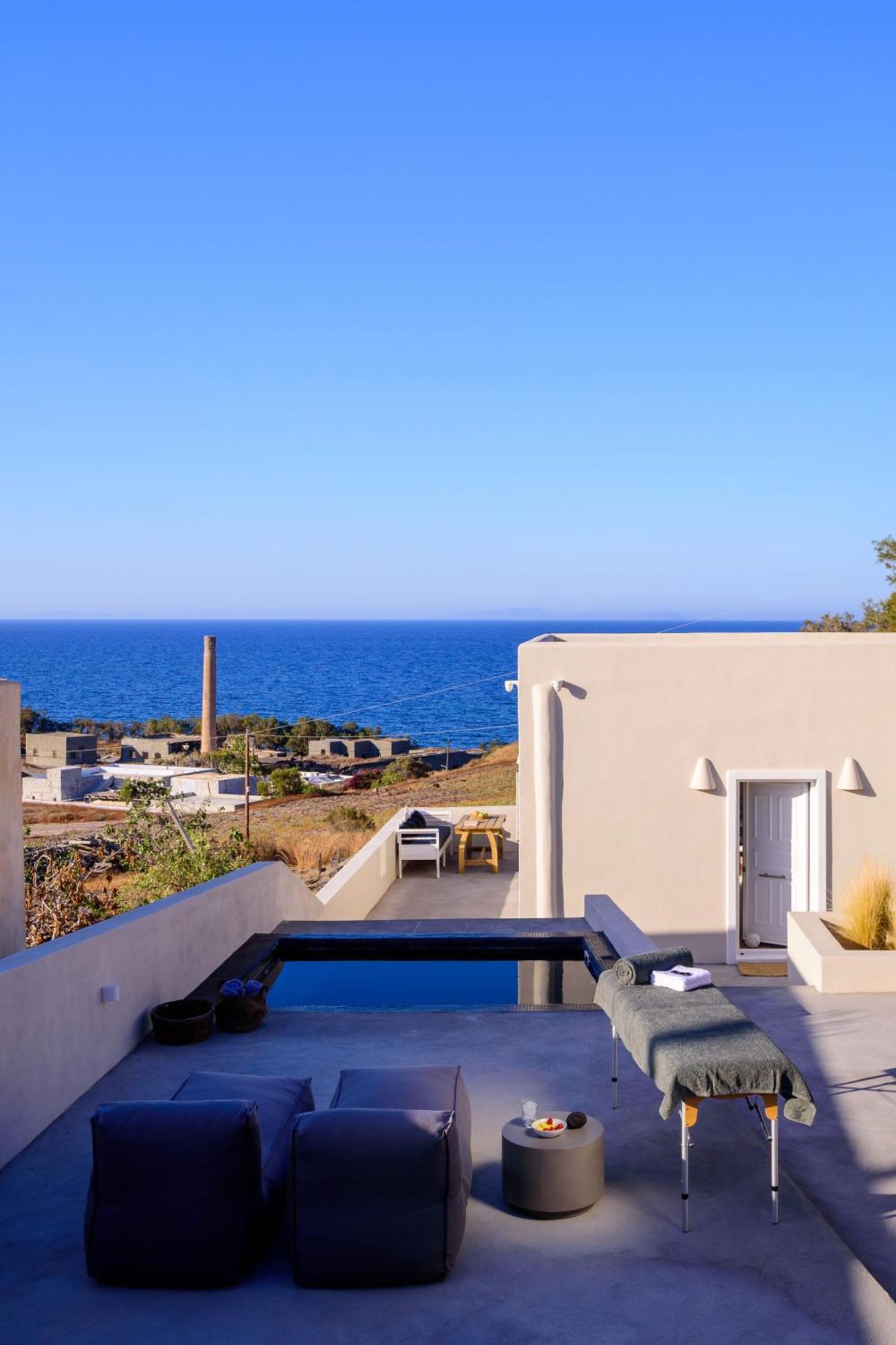 Santorini C *
