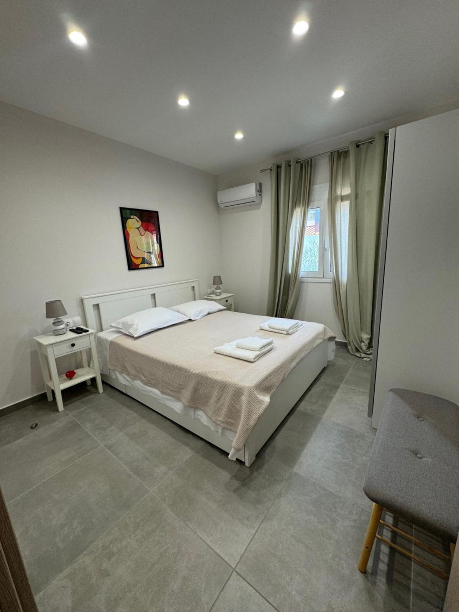 Puerto Villa, By The Sea & The Living Is Easy Villa Porto Rafti