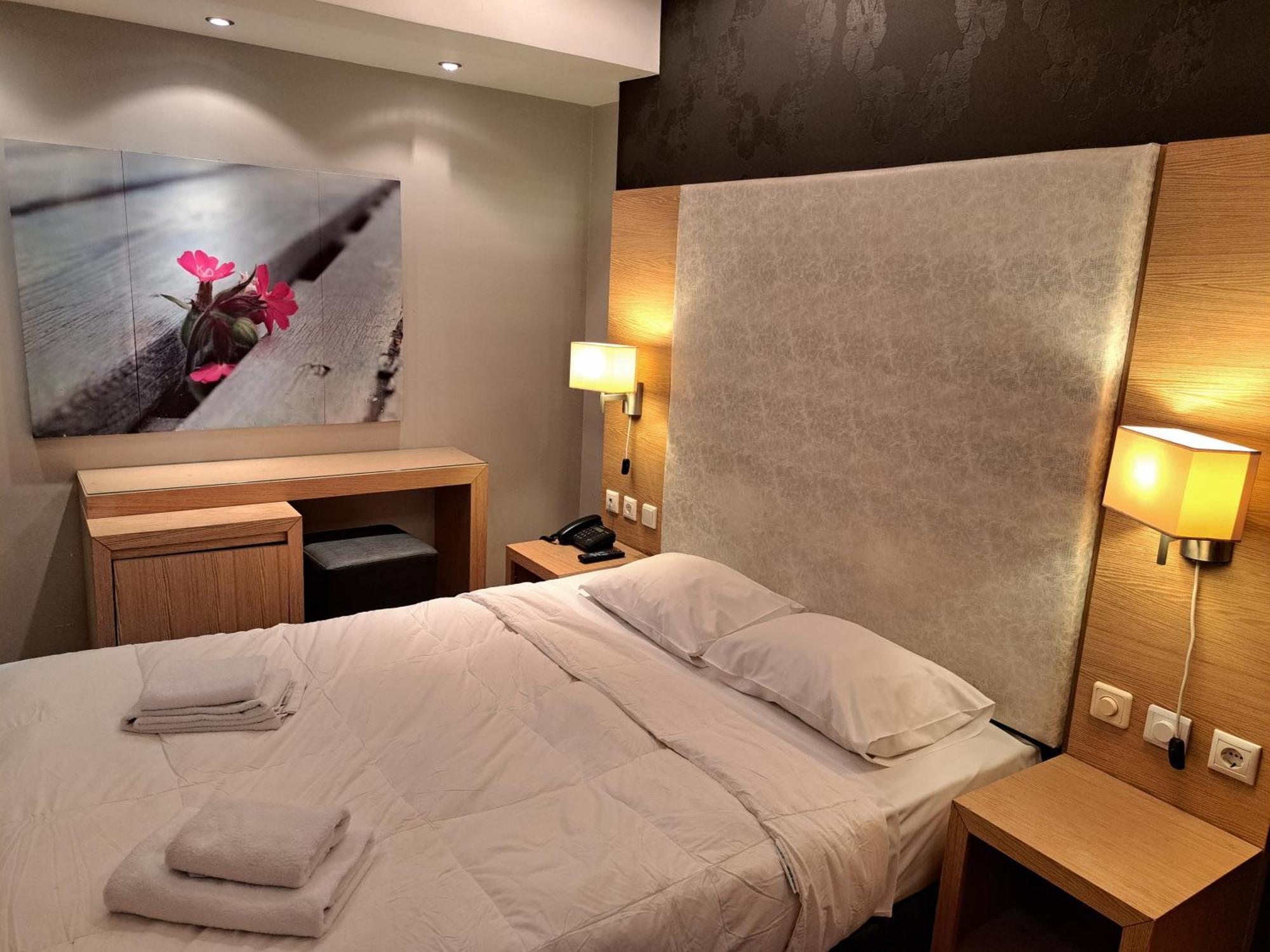 Nefeli Hotel 3*