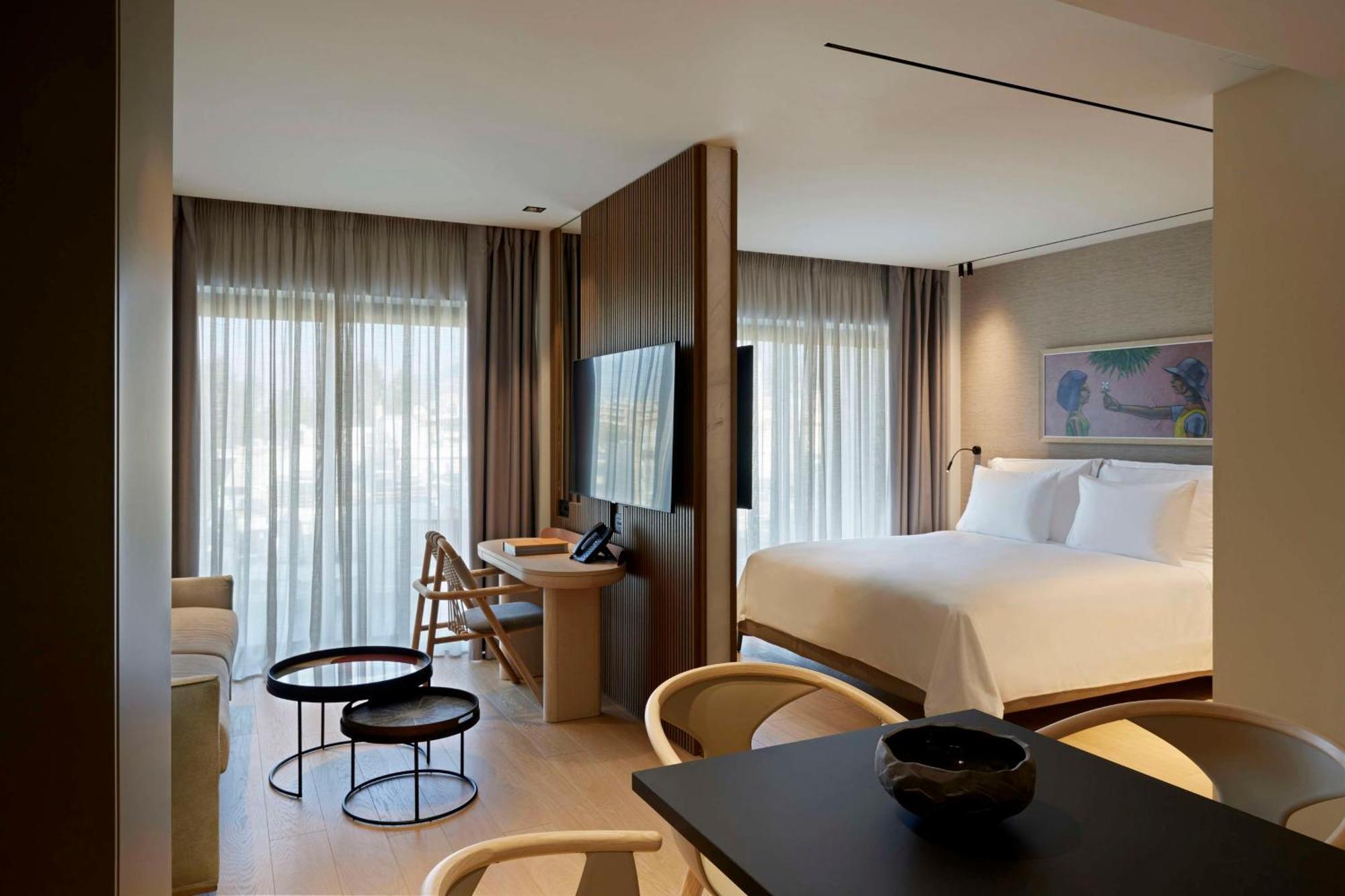 Dusit Suites