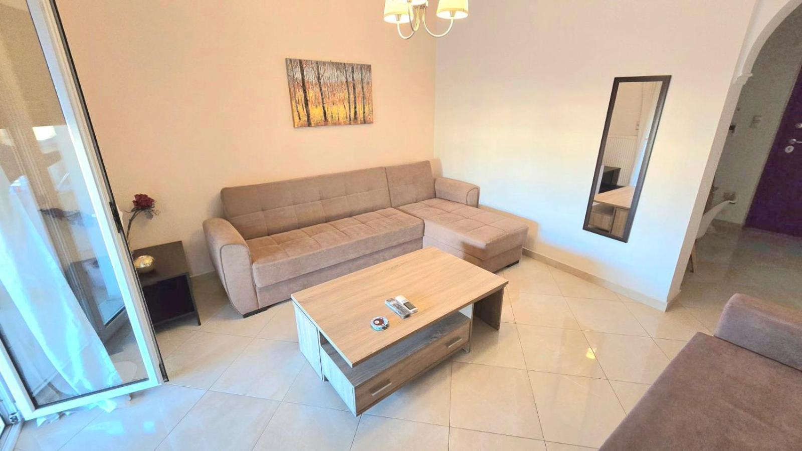 Great View Renovated Opposite From Metro Apartment *
