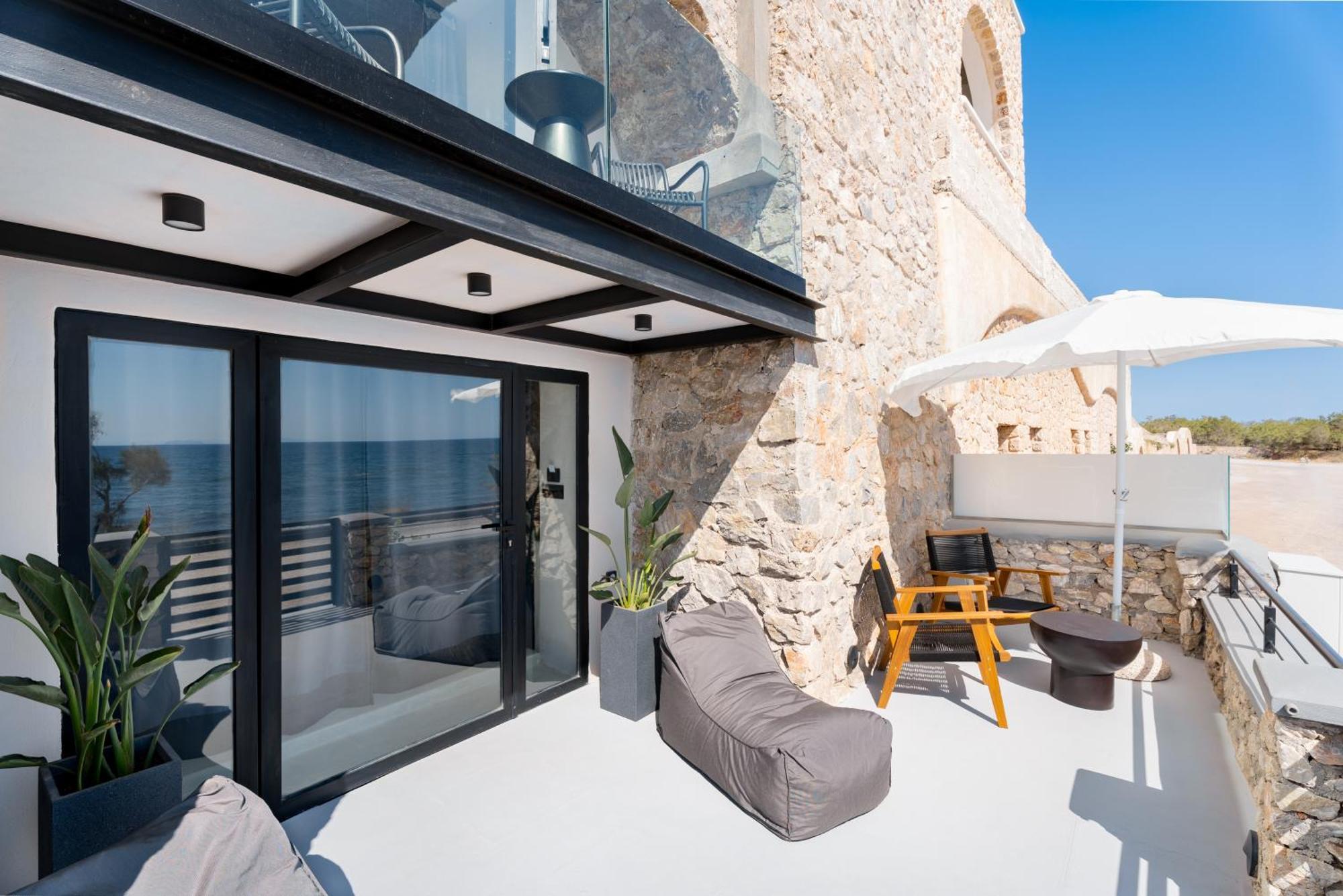 Neoma Luxury Aparthotel Karterados (Santorini)