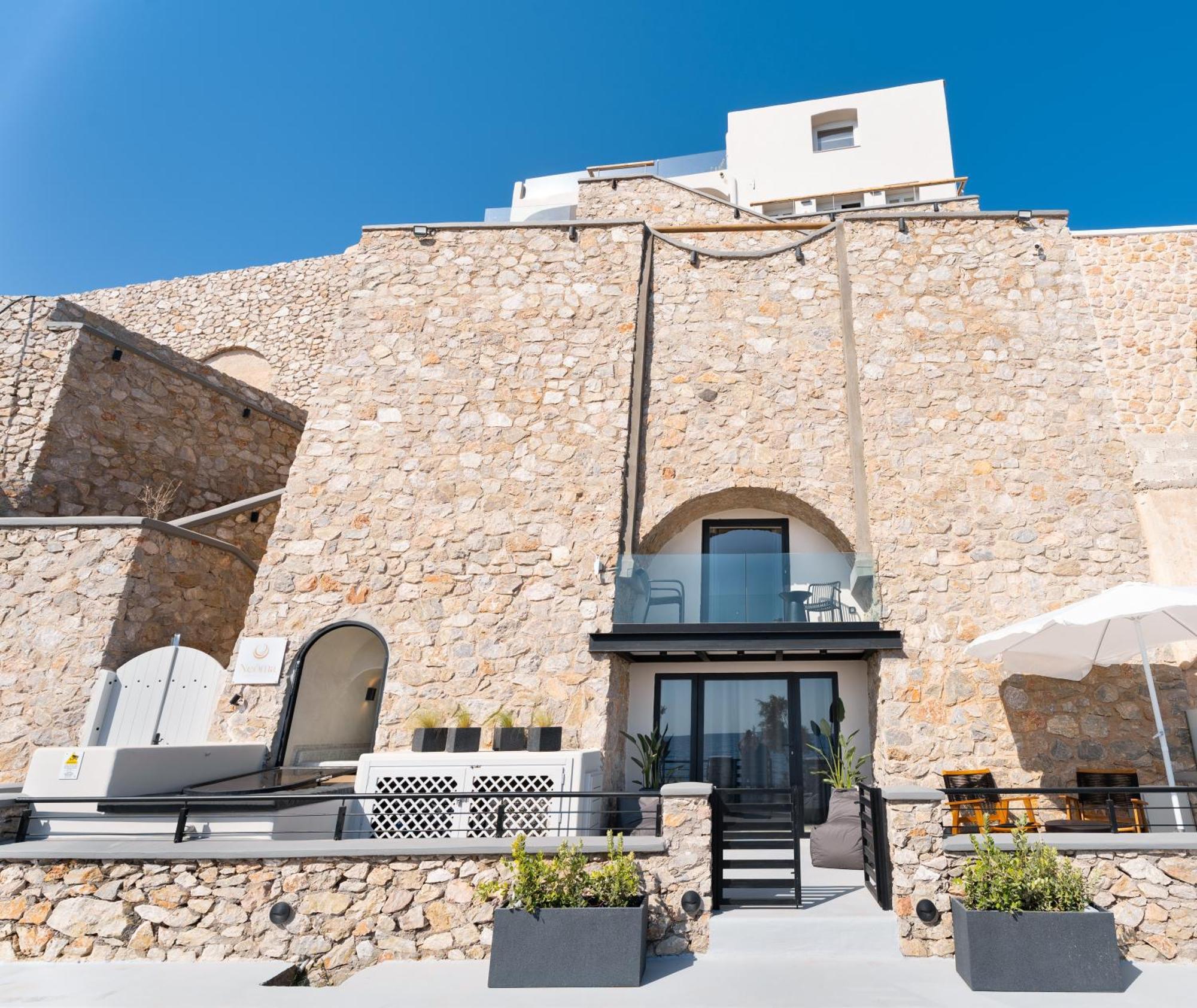 Aparthotel Neoma Luxury Karterados (Santorini)