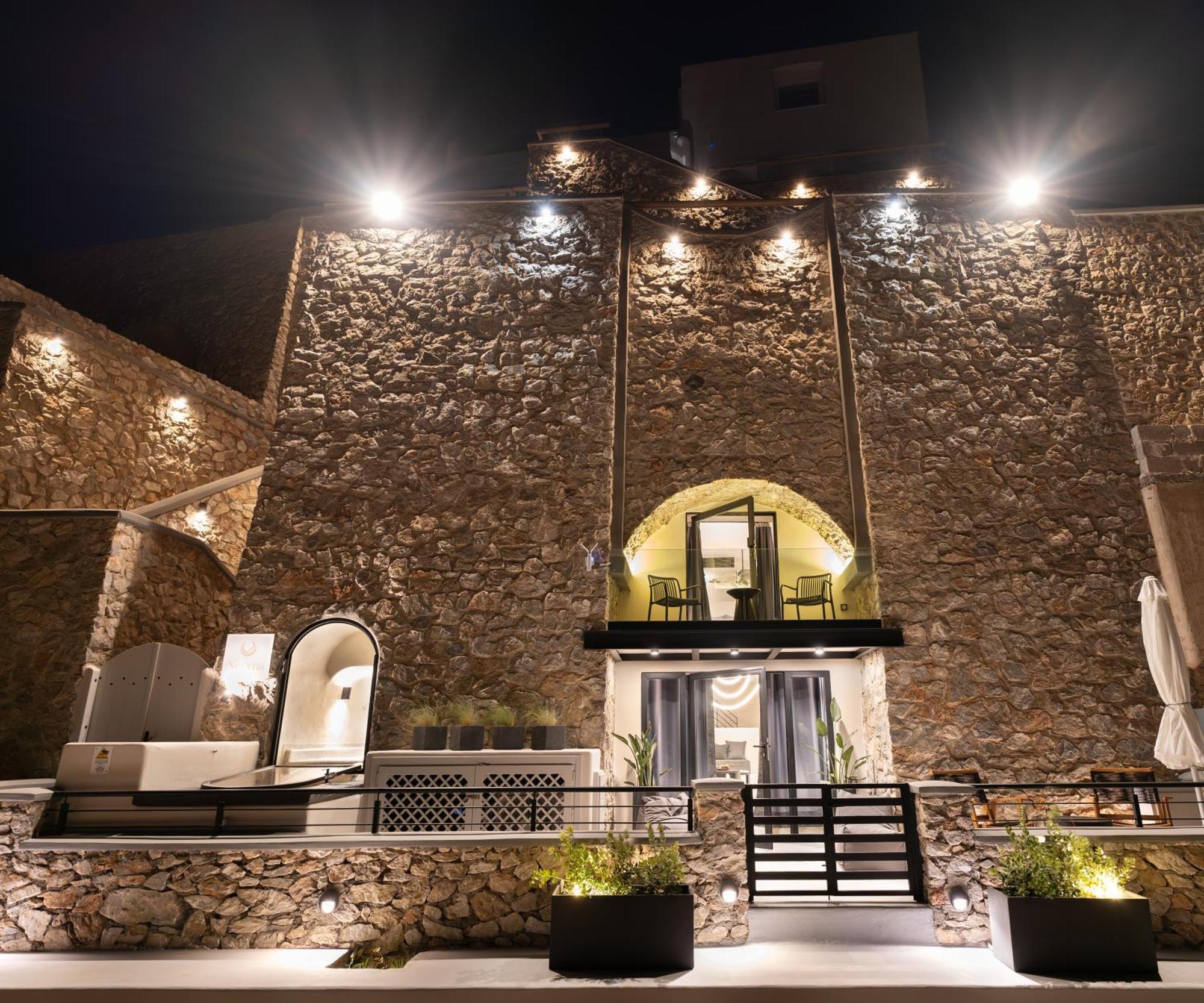 Neoma Luxury Karterados (Santorini)