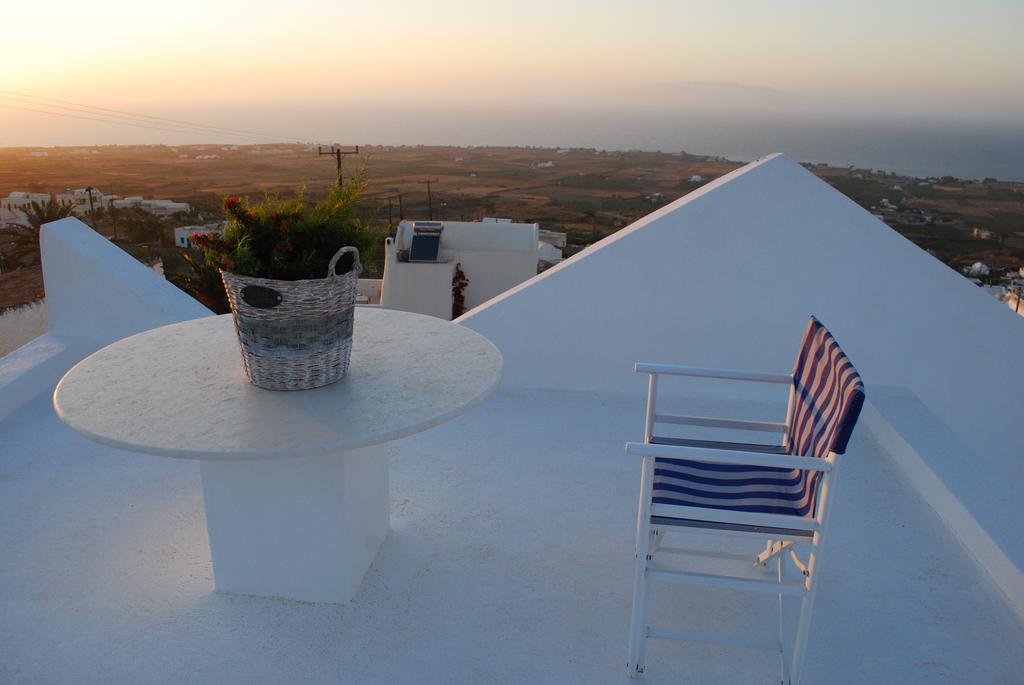 Palm Tree Hill Oia (Santorini)