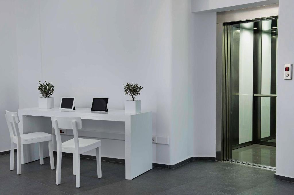 Acroterra Rosa Luxury & Hotel