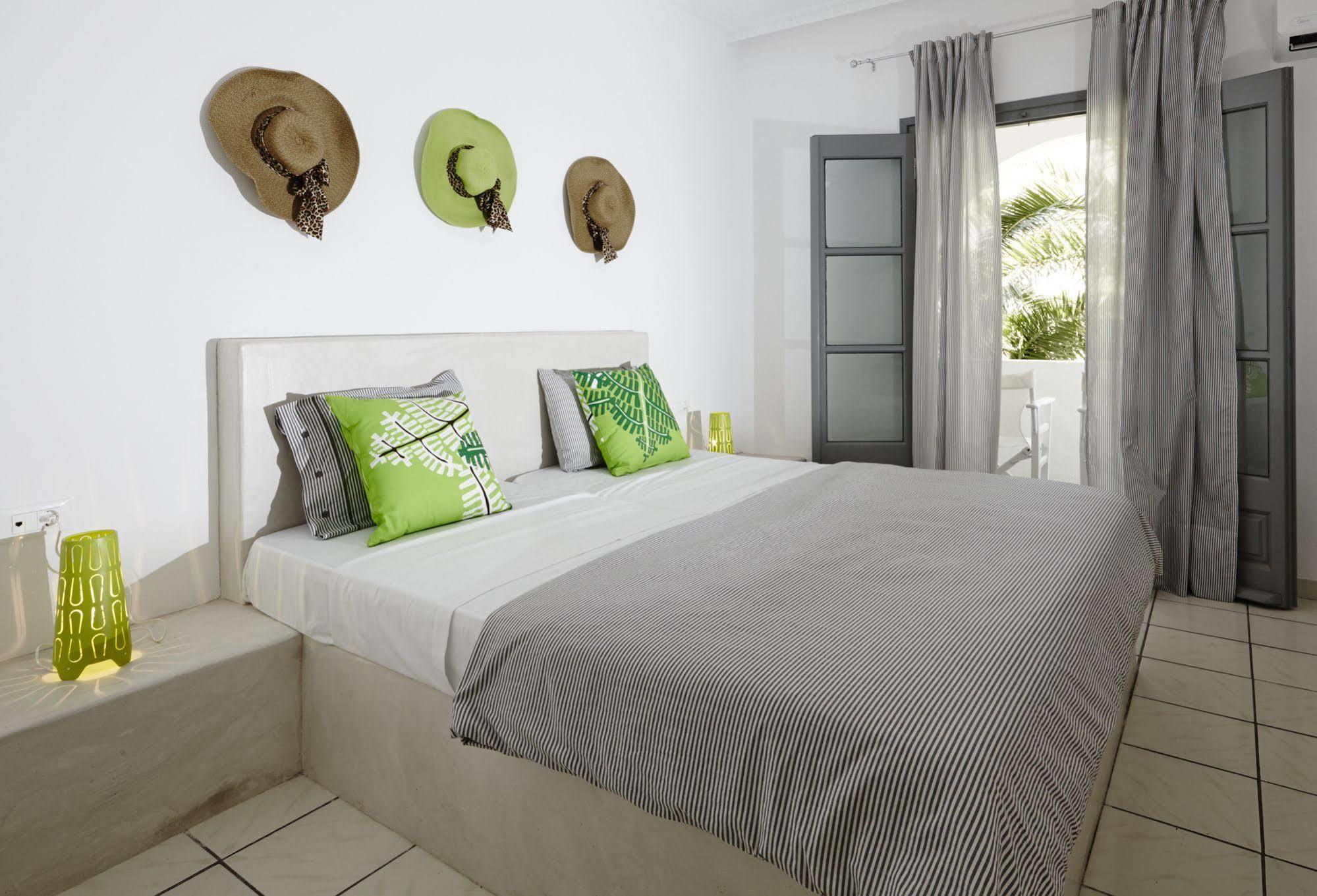 Fenix Hotel Perissa (Santorini)