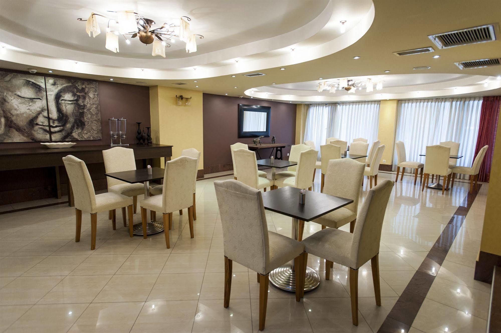 Nefeli Hotel 3*
