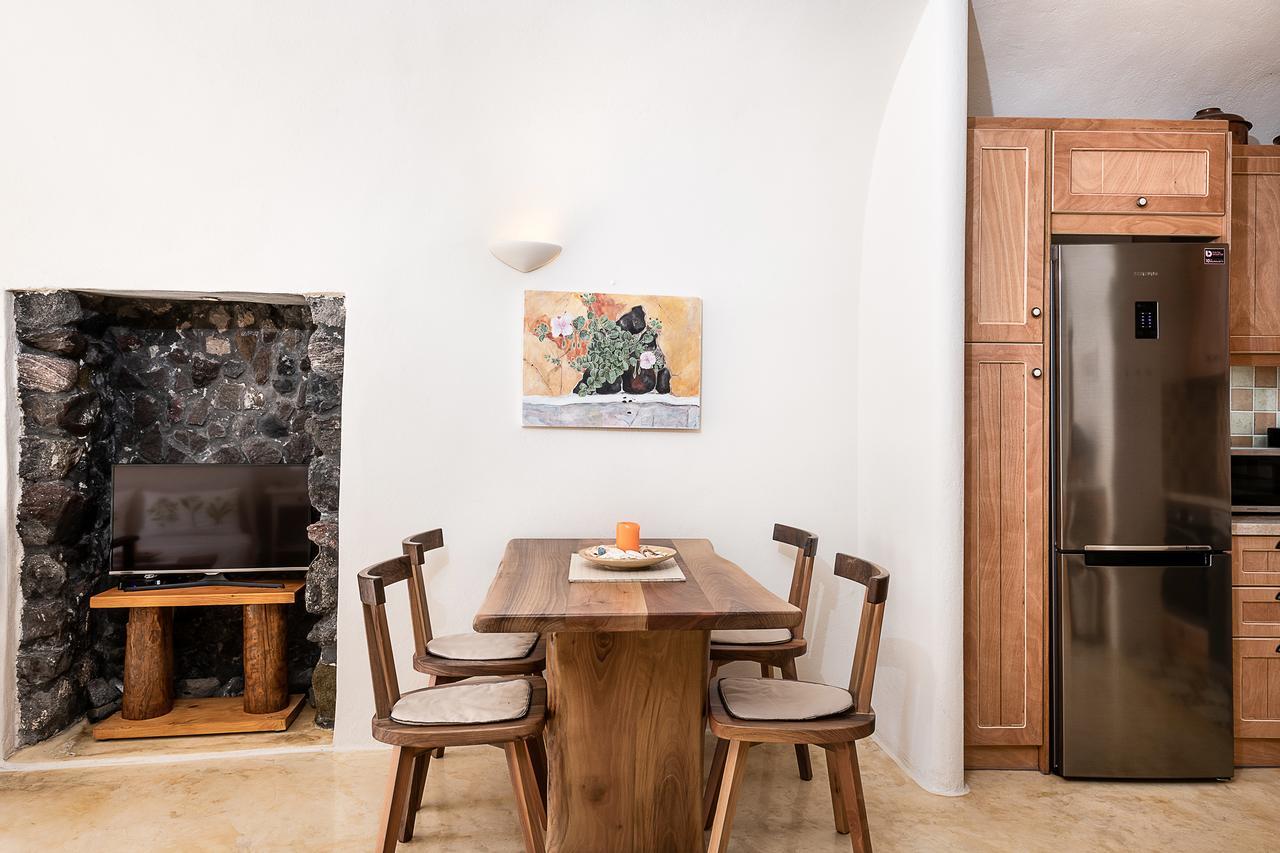 Flora's House & Cave Winery * Pyrgos Kallistis