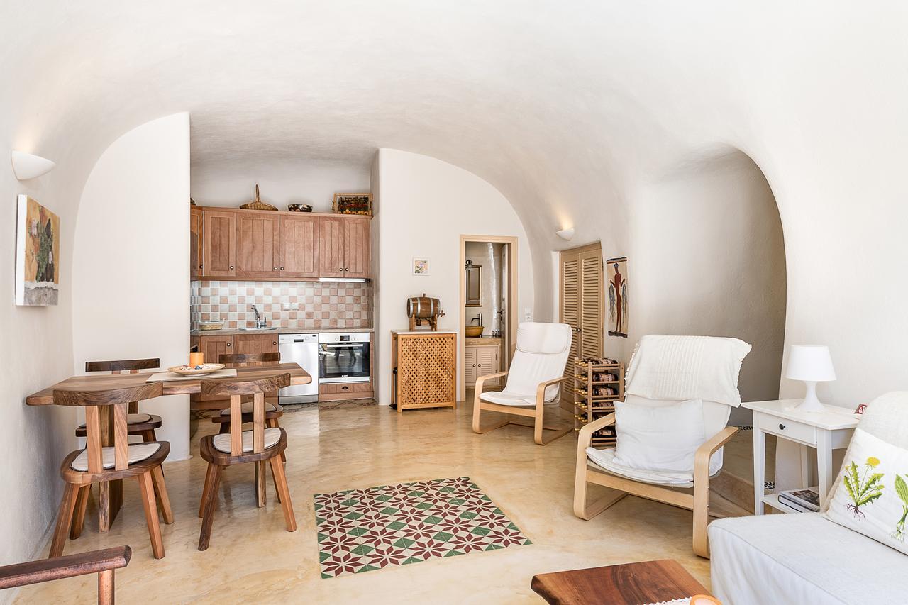 Flora's House & Cave Winery * Pyrgos Kallistis