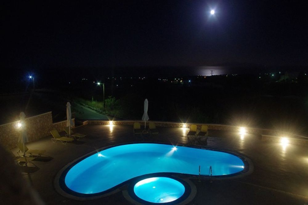Moonlight Apartment Exo Katikies (Santorini)