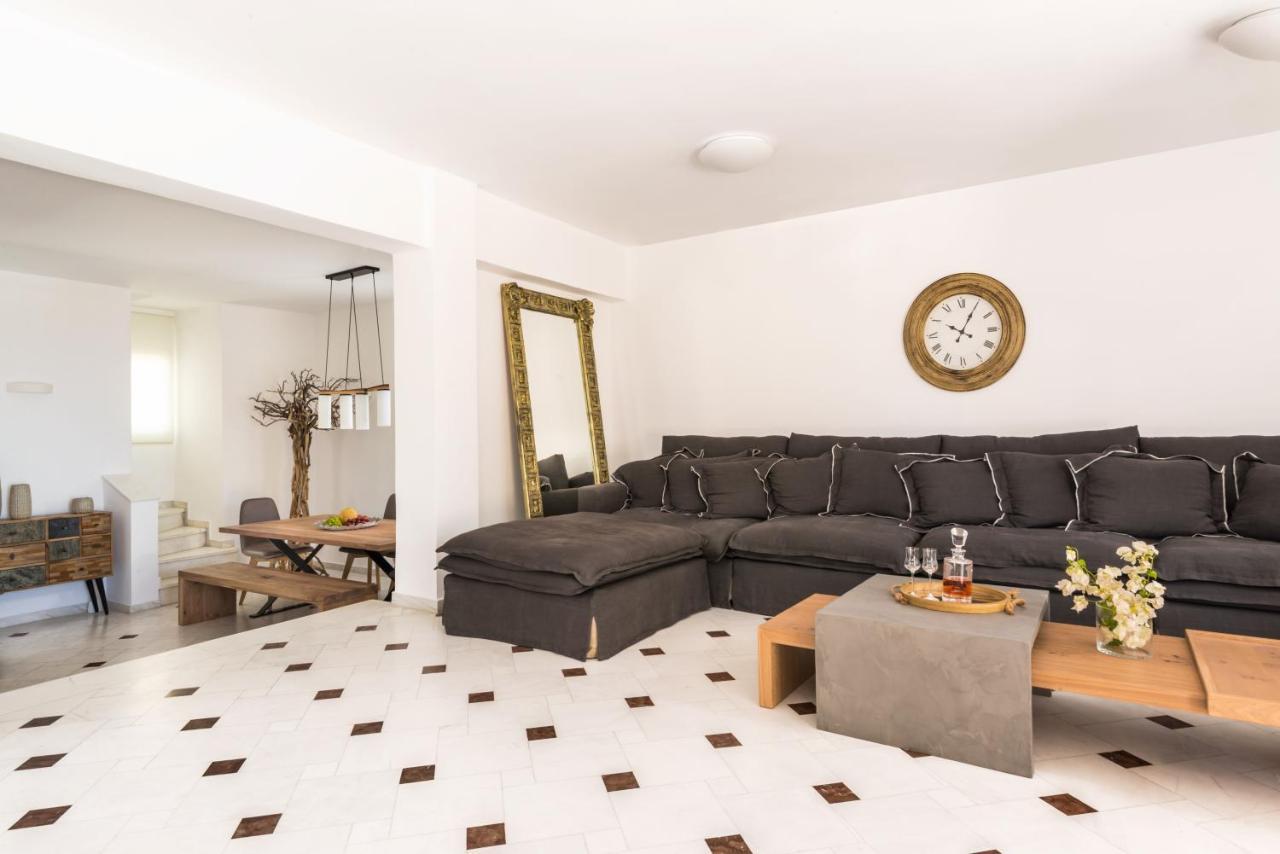Damma Beachfront Luxury Kamari (Santorini)