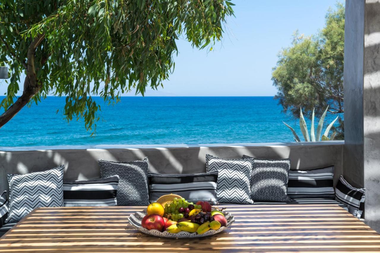 Villa Damma Beachfront Luxury Kamari (Santorini)