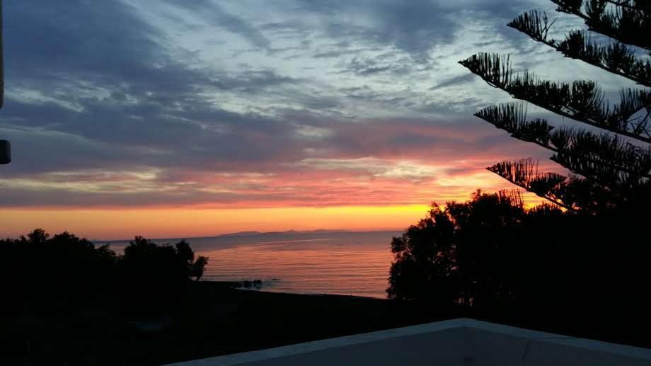 Damma Beachfront Luxury Villa *